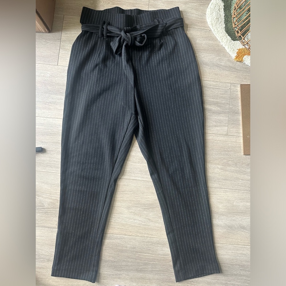 NWOT Slip on narrow leg dress pants with belt Size Medium